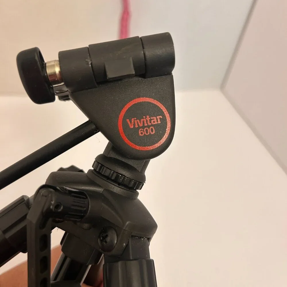 Vivitar 600 Adjustable Tripod w Carrying Case | Lightweight Aluminum Camera Stnd